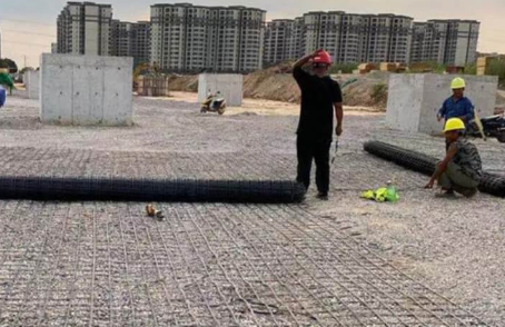 兴宁土工格栅铺设前地基要怎么处理？